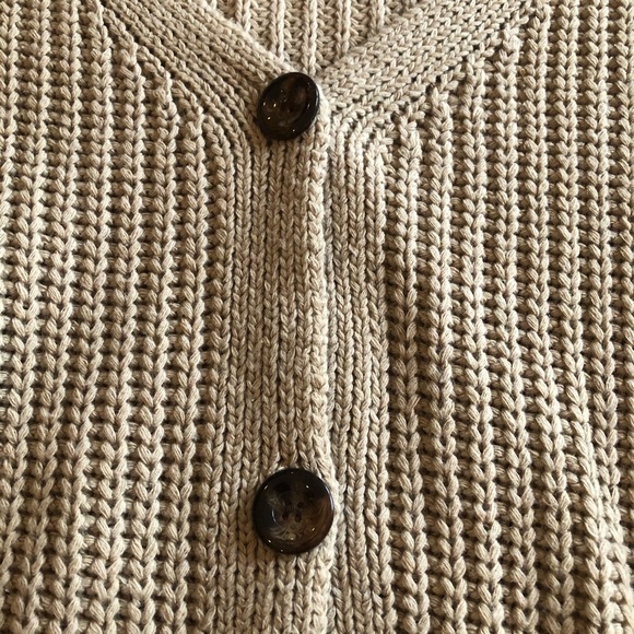 Beige sweater - Picture 2 of 7